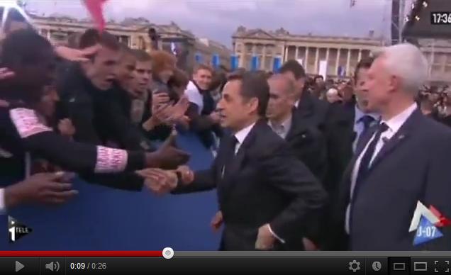 Sarkozy in timp ce-si pune ceasul in buzunar, Foto: Captura YouTube