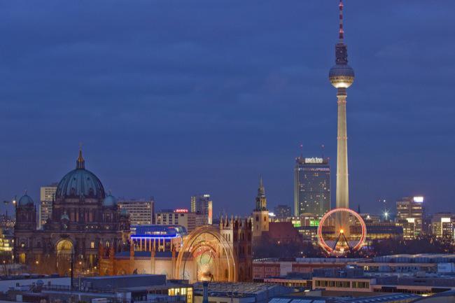 Vedere spre turnul de televiziune, cea mai inalta cladire din Berlin, Foto: Visit Berlin