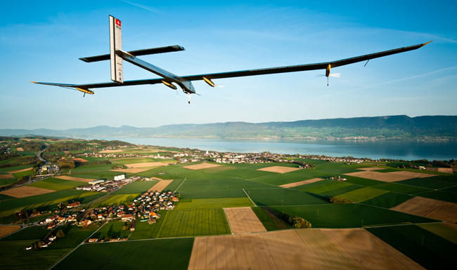 Avionul propulsat prin energie solara a decolat din Geneva pe 24 mai si va ajunge in Maroc saptamana viitoare., Foto: Solar Impulse