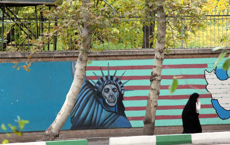 Graffiti pe fosta ambasada SUA din Teheran, Foto: Hotnews