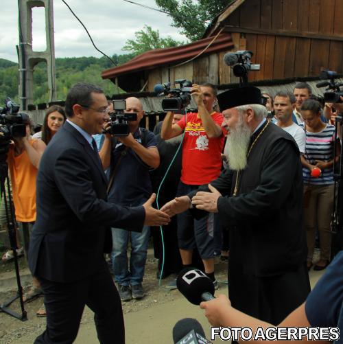 Victor Ponta la Manastirea Nicula, Foto: Agerpres