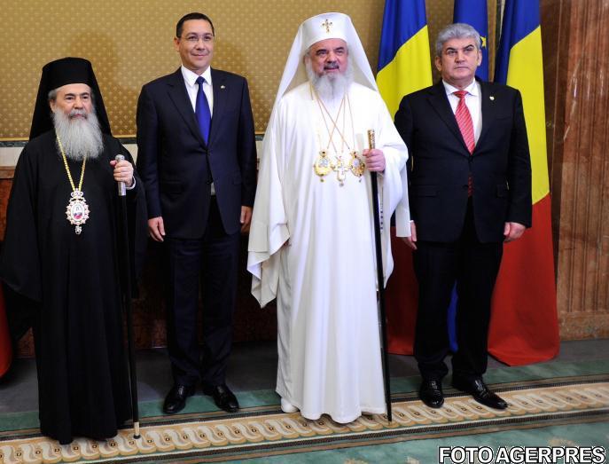 Patriarhul Ierusalimului Teofil III, Victor Ponta, Patriarhul Daniel si vicepremierul Gabriel Oprea - ministru de Interne, pe 27 octombrie 2014, Foto: Agerpres