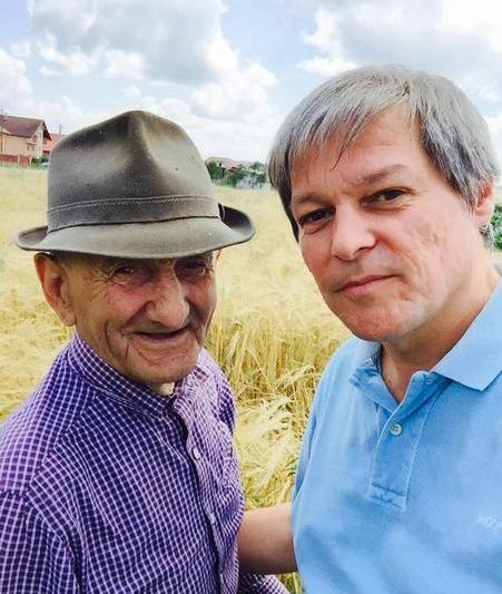 Dacian Ciolos si bunicul sau, Foto: Facebook - Dacian Ciolos