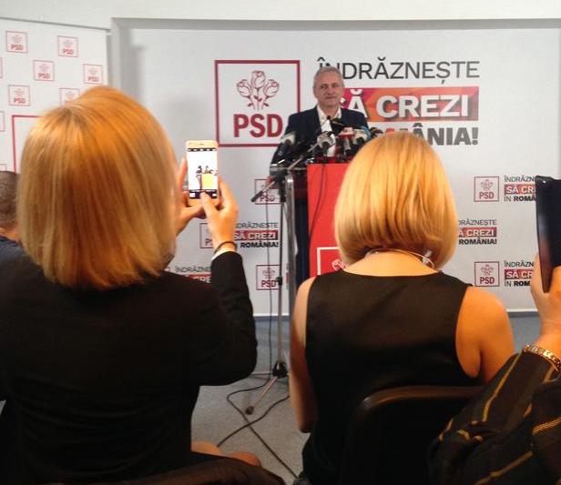 Gabriela Firea il fotografiaza pe Liviu Dragnea, Foto: Hotnews