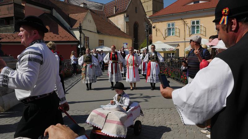 Parada costumelor populare sasesti, Foto: Bogdan Palici