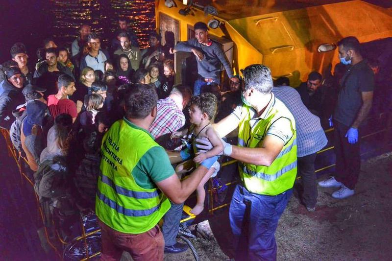 Nava cu migranti, adusa in Portul Midia, Foto: Garda de Coasta