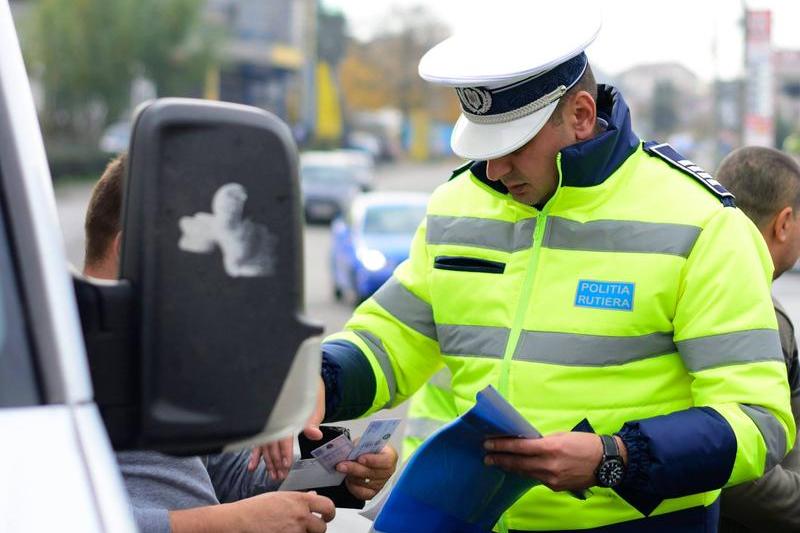 Politia da amenzi, Foto: Facebook - Politia Romana