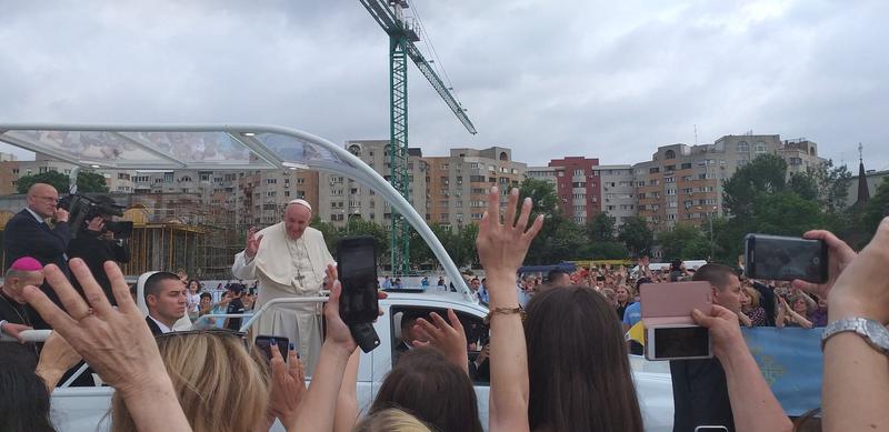 Papa Francisc, in papamobil, Foto: Hotnews