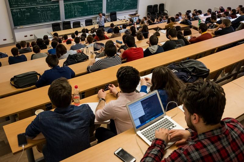 Cursuri universitare, Foto: Andrei PUNGOVSCHI / AFP / Profimedia