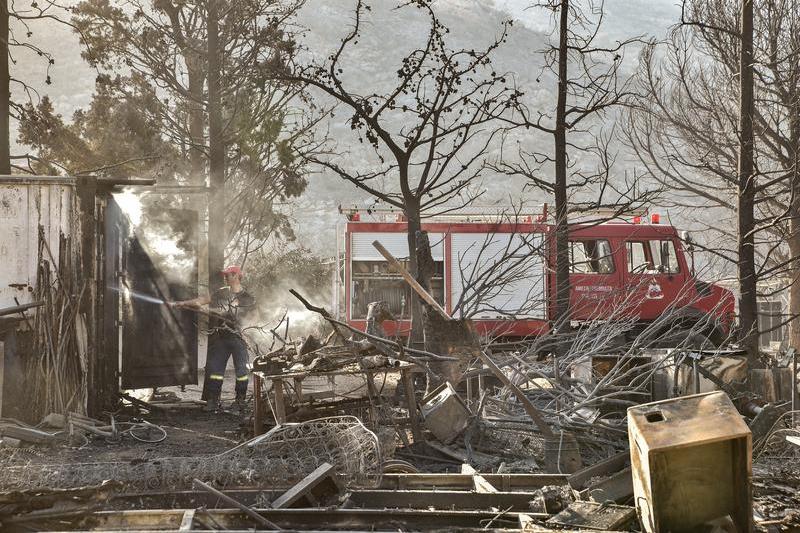 Pompierii greci incearca sa tina sub control incendiile, Foto: Spyros BAKALIS / AFP / Profimedia