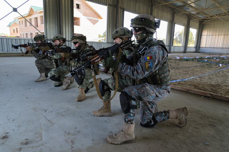 Militari români, Foto: Mykola Tys/SOPA Images / Shutterstock Editorial / Profimedia