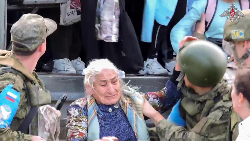 Soldații ruși de menținere a păcii au adăpostit refugiați din Stepanakert în timpul ofensivei Azerbaidjanului, Foto: AFP / AFP / Profimedia