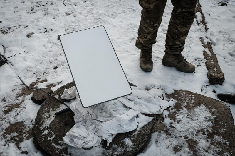 Antenă Starlink pe frontul din Ucraina, Foto: Yasuyoshi CHIBA / AFP / Profimedia