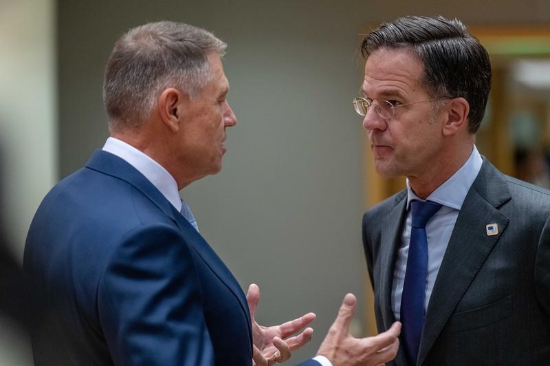 Klaus Iohannis, discutând cu Mark Rutte, Foto: Hollandse Hoogte / Shutterstock Editorial / Profimedia