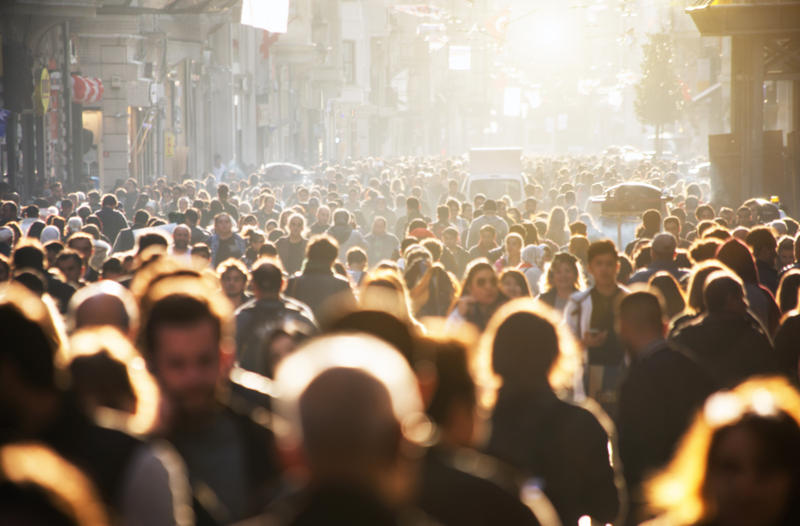 Multime incetosata de nerecunoscut pe strada, Foto: Shutterstock