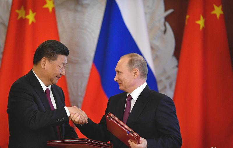 Președintele rus Vladimir Putin cel al Chinei, Xi Jinping, în timpul unei ceremonii la Kremlin, în Moscova, pe 4 iulie 2017., Foto: Alexander NEMENOV / AFP / Profimedia