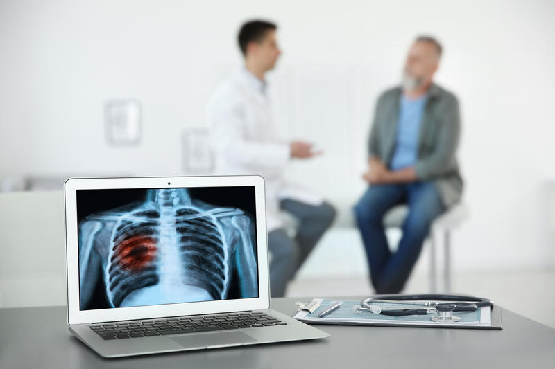 Screeningul pentru cei cu risc de cancer pulmonar poate pune în evidență tumorile maligne în stadii incipiente , Foto: © Chernetskaya | Dreamstime.com