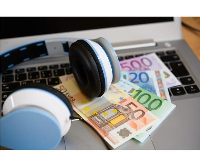 bani-euro-casti, Foto: Dreamstime