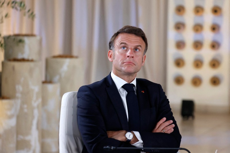 Criza politică din Franța se prelungește. Macron refuză opțiunea unui guvern de stânga, în numele „stabilității instituționale”