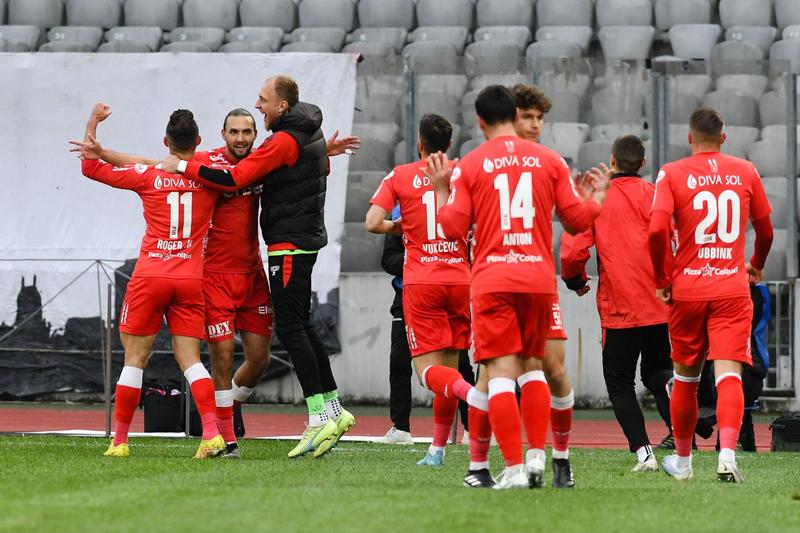 Jucătorii echipei UTA Arad, Foto: Flaviu Buboi/NurPhoto / Shutterstock Editorial / Profimedia