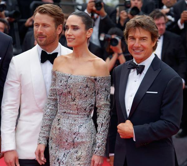 Glen Powell, Jennifer Connelly si Tom Cruise la Festivalul International de Film de la Cannes, unde au prezentat in mai 2022 filmul „Top Gun: Maverick”, Foto: Jaak Moineau / Shutterstock Editorial / Profimedia