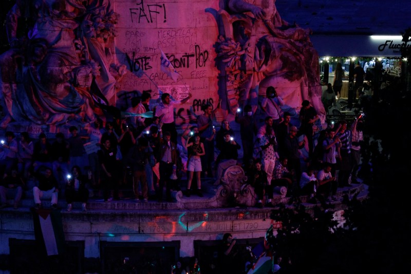 VIDEO Manifestații la Paris împotriva extremei drepte după șocul rezultatului din primul tur al alegerilor legislative: „Franța e o țară rasistă”