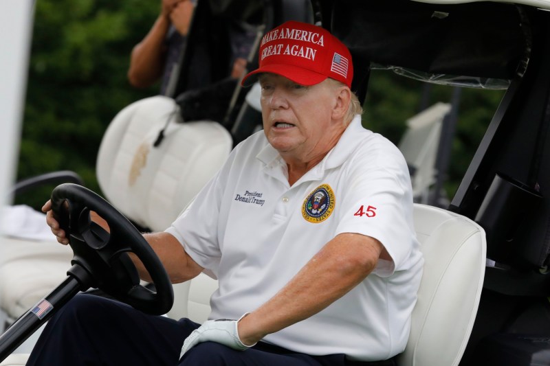 Afacerile de cluburi de golf şi staţiuni ale Trump Organization sunt cel mai mare motor al fluxului de numerar al companiei