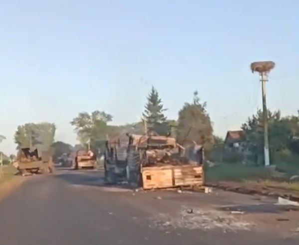 VIDEO Lovitură șocantă încasată de armata rusă pe propriul teritoriu: Un convoi militar cu sute de soldați a fost făcut praf în Kursk