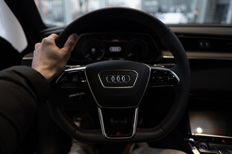 Un român a ajuns cu un luxos Audi Q8 în vamă, la Arad, și a rămas imediat fără mașină