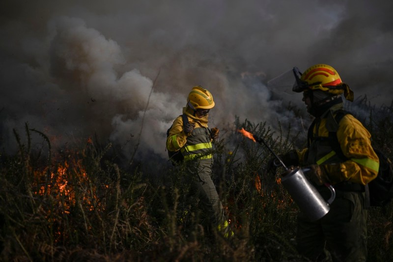 VIDEO Incendiu puternic într-una din cele mai populare destinații de vacanță. Autoritățiile spun că a fost provocat intenționat