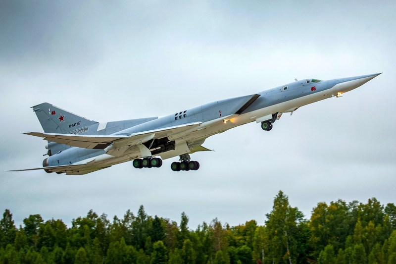 Rusia recurge la o tactică neconvențională pentru a-și proteja bombardierele strategice Tu-22M3 de atacurile ucrainenilor