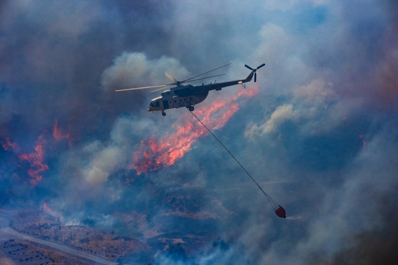 Turcia se confruntă cu mari incendii de vegetație care se apropie de zonele rezidențiale. Mai multe localități, evacuate