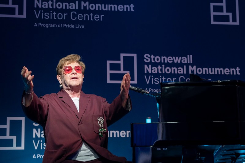 Elton John are vederea afectată de o infecție gravă. „Recuperarea va dura”