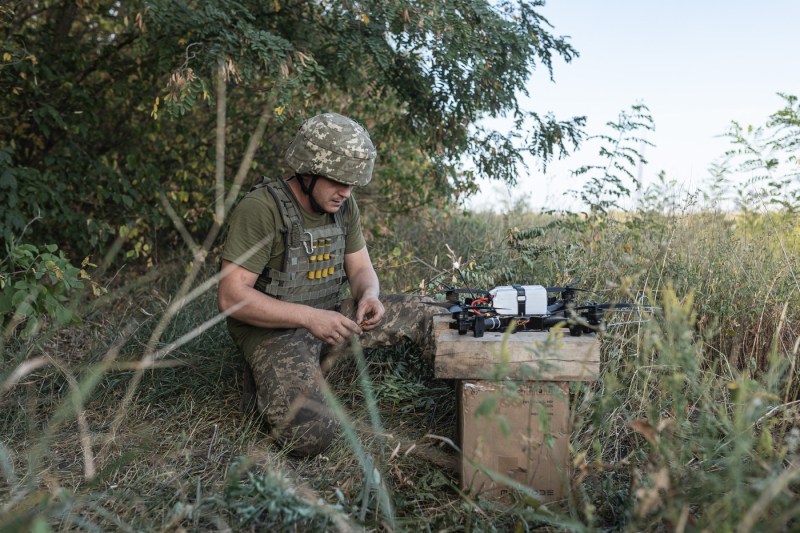 Război în Ucraina, ziua 921: Rușii au bombardat Harkovul / Kremlinul amenință iar cu schimbarea doctrinei nucleare / Ucraina a atacat cu drone rafinării și centrale electrice din regiunile Moscova și Tver